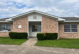 520 Laredo St in Navasota, TX - Building Photo - Building Photo