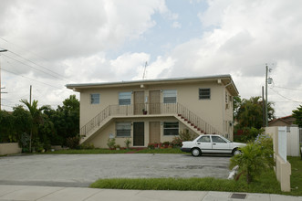 314 NW 57th Ave in Miami, FL - Foto de edificio - Building Photo