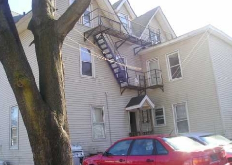 404 Center St in Meriden, CT - Foto de edificio