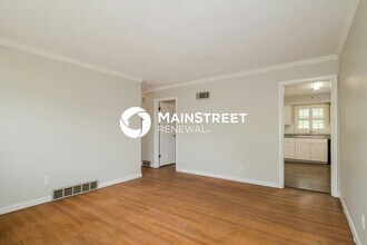 670 Florland Dr in Florissant, MO - Building Photo - Building Photo