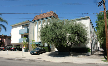 La Maison in Sherman Oaks, CA - Building Photo - Building Photo