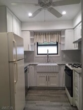 9 Colonial Dr in Little Falls, NJ - Building Photo - Building Photo