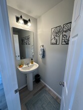 1860 SW Sharpshinned Ave in Mountain Home, ID - Foto de edificio - Building Photo