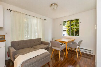 15704 Ash Way-Unit -ID1256072P in Lynnwood, WA - Foto de edificio - Building Photo