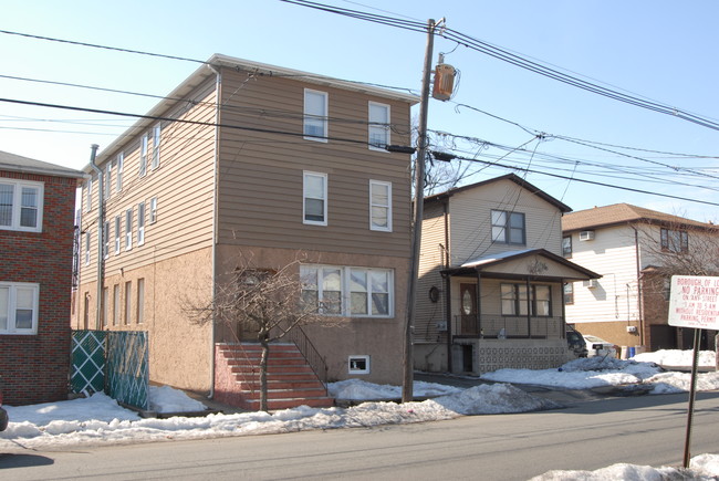 398 Garibaldi Ave in Lodi, NJ - Foto de edificio - Building Photo