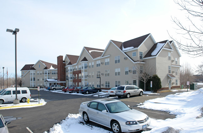 Bassett Creek Commons in Plymouth, MN - Building Photo - Building Photo