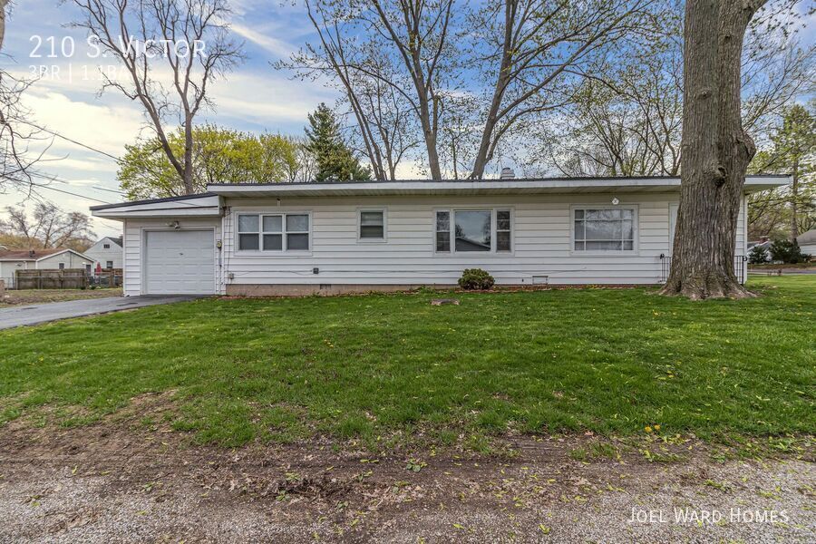 210 S Victor St in Champaign, IL - Building Photo