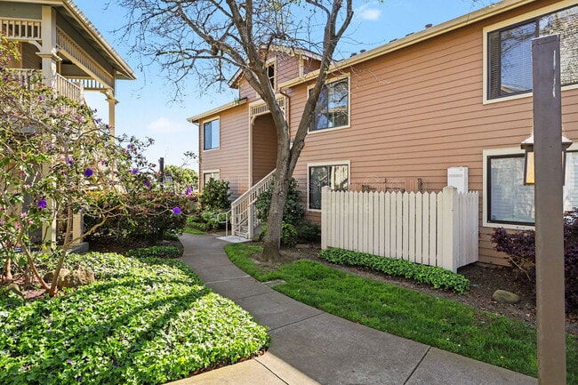 198 Lakeshore Ct in Richmond, CA - Building Photo - Building Photo