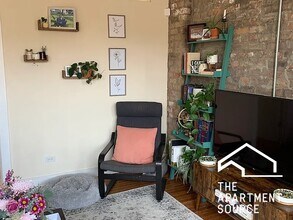 851 W Fletcher St, Unit 2R in Chicago, IL - Building Photo - Building Photo