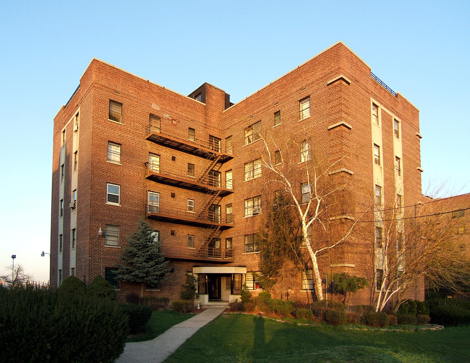 Parkwood Apartments in North Bergen, NJ - Foto de edificio