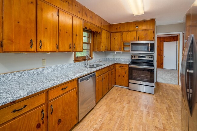 2004 Rosewood Dr NW in Huntsville, AL - Building Photo - Building Photo