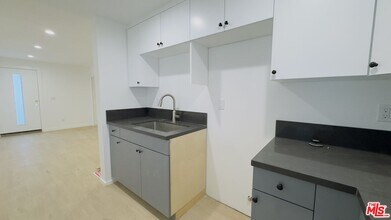 1732 Crenshaw Blvd in Los Angeles, CA - Building Photo - Building Photo