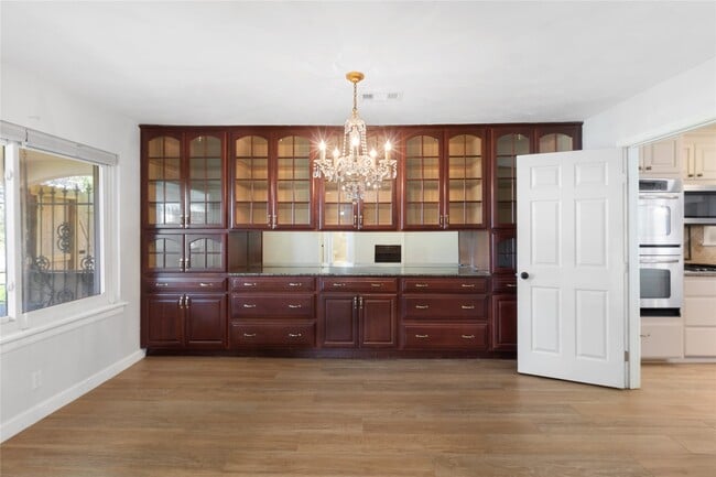 2824 Palm Cir E in Galveston, TX - Building Photo - Building Photo