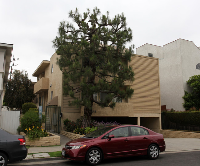 1732 Butler Ave in Los Angeles, CA - Building Photo - Building Photo