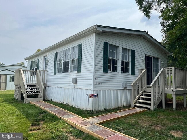 218 Bronco Way in Martinsburg, WV - Building Photo - Building Photo