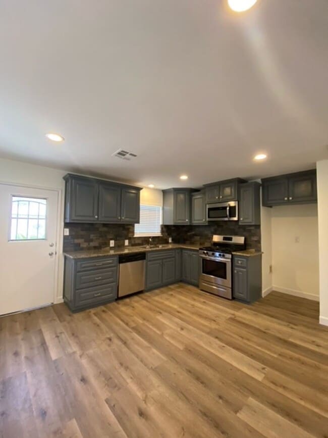 230 Beech St in Bakersfield, CA - Building Photo - Building Photo