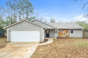 9453 Forest Knoll Dr in Jonesboro, GA - Building Photo