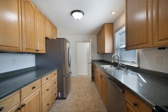 4713 N Willamette Blvd in Portland, OR - Building Photo - Building Photo