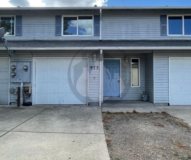 971-975-975 Charter Pl NE
