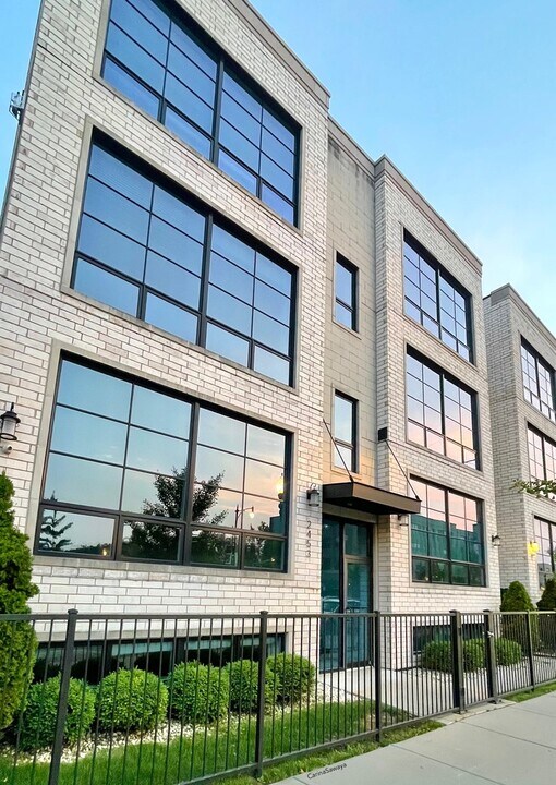 2453 W Irving Park Rd in Chicago, IL - Building Photo
