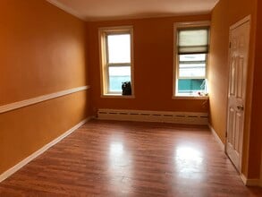9504 Jamaica Ave, Unit 2f in Woodhaven, NY - Building Photo - Building Photo