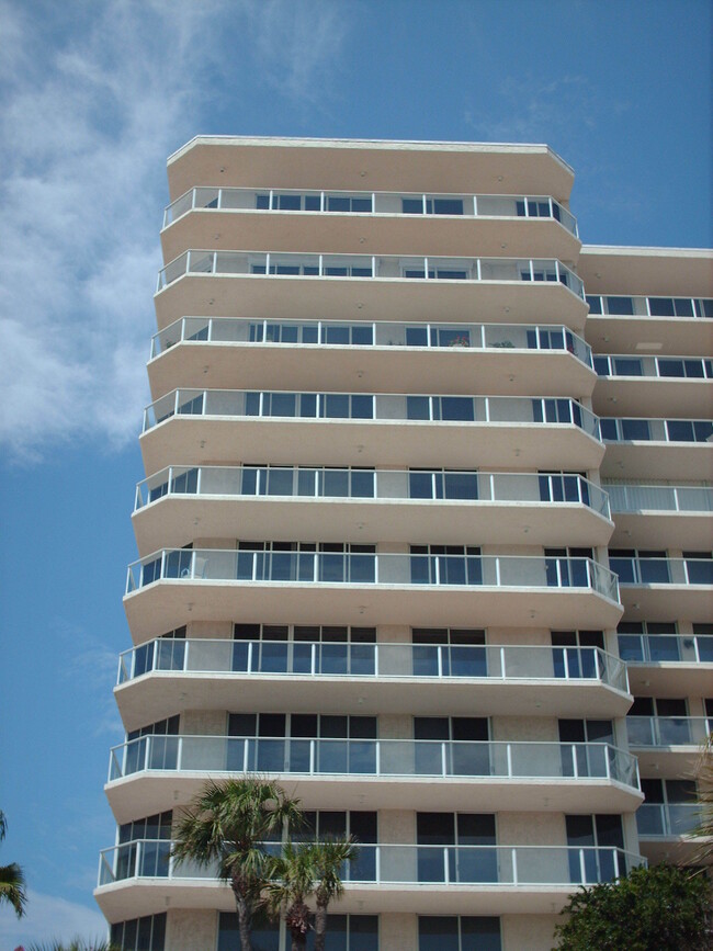 L'Elegance in Sarasota, FL - Foto de edificio - Building Photo