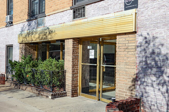 877 Bay Ridge Ave in Brooklyn, NY - Foto de edificio - Building Photo