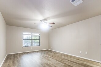 2111 Paddle Creek in San Antonio, TX - Building Photo - Building Photo