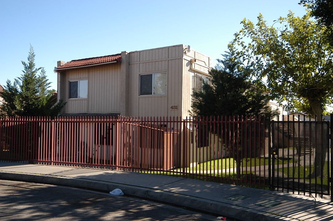 431 W Shamrock Ave in Rialto, CA - Building Photo