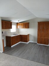2524 Commonwealth Dr in Junction City, KS - Foto de edificio - Building Photo