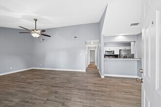 8 Hideaway Dr in Friendswood, TX - Building Photo - Building Photo