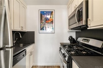 280 Rector Pl, Unit 9L in New York, NY - Foto de edificio - Building Photo