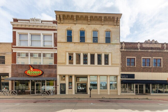 744 Main St-Unit -301 in Dubuque, IA - Building Photo - Building Photo