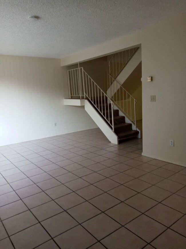 74 Creeks Edge Way in Sacramento, CA - Building Photo - Building Photo