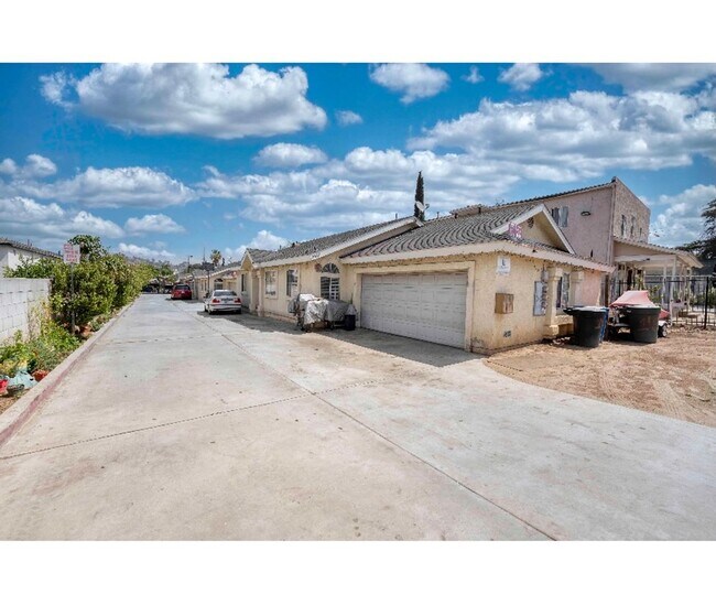 1451-1459 Laurel Ave in Pomona, CA - Foto de edificio - Building Photo