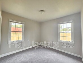 700a Fairview St in Fountain Inn, SC - Building Photo - Building Photo