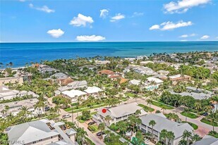 433 2nd St S in Naples, FL - Building Photo