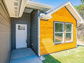 3320 Brazos River Dr in Granbury, TX - Foto de edificio - Building Photo