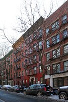 236 W 16th St in New York, NY - Building Photo