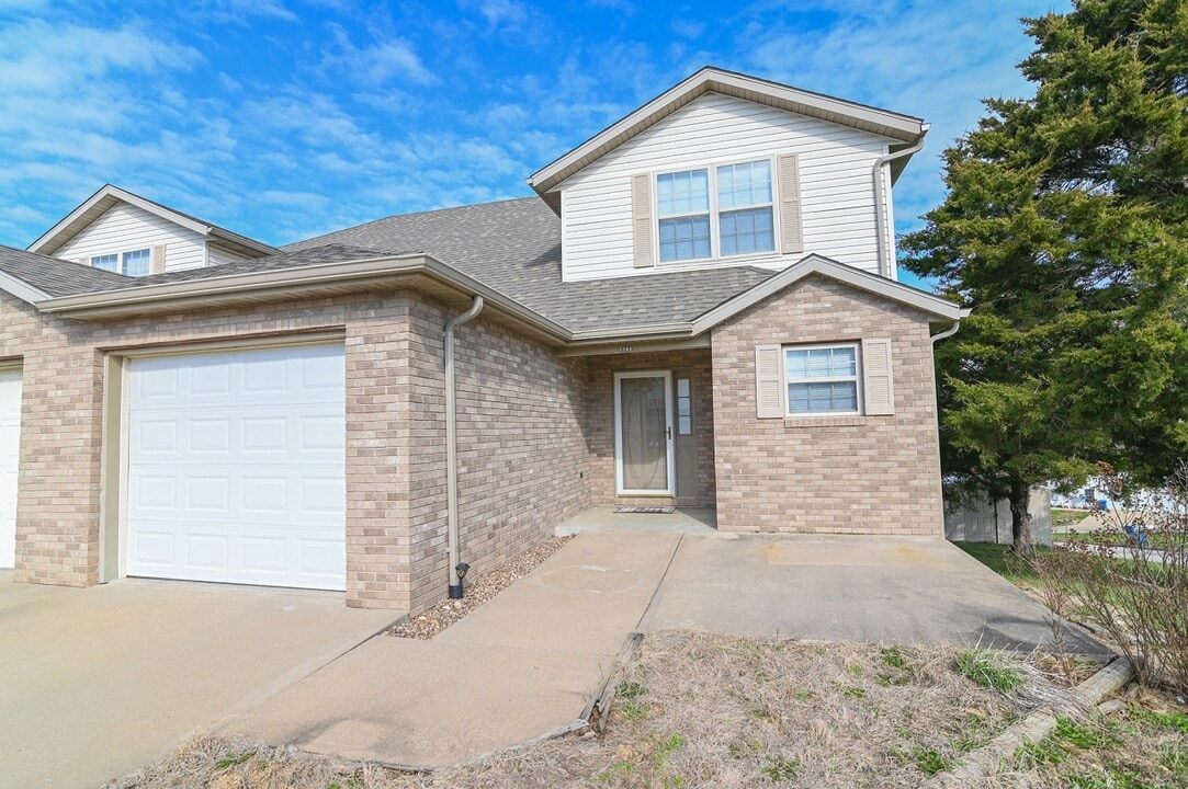 5204 Deer Ridge in Jefferson City, MO - Building Photo