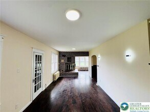 2619 Broad St in Easton, PA - Foto de edificio - Building Photo