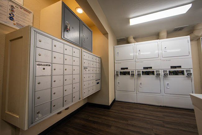 Sierra Vista in South Lake Tahoe, CA - Building Photo - Building Photo