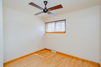 827 Diane Ln in Naperville, IL - Building Photo - Building Photo