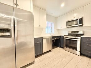 6032 Romaine St in Los Angeles, CA - Building Photo - Building Photo