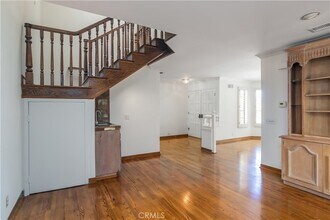 12235 Shady Hollow Ln in Los Angeles, CA - Building Photo - Building Photo