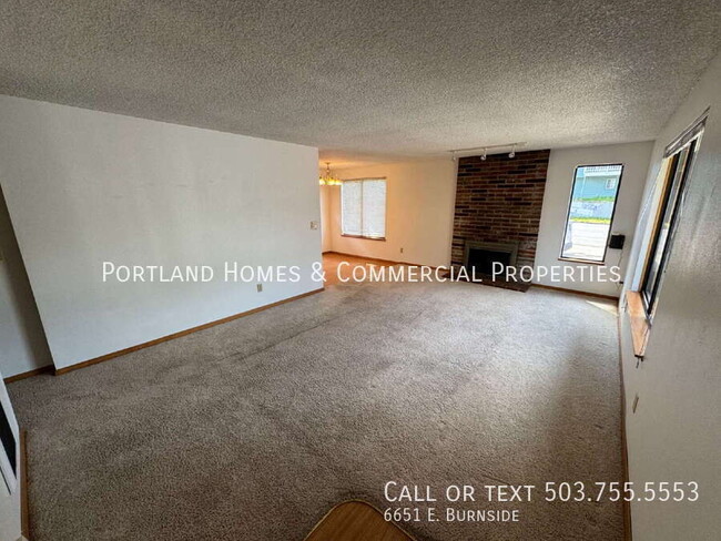 6651 E Burnside St in Portland, OR - Building Photo - Building Photo