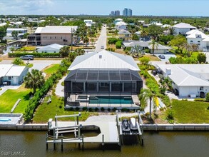 4706 Spring Creek Dr in Bonita Springs, FL - Foto de edificio - Building Photo