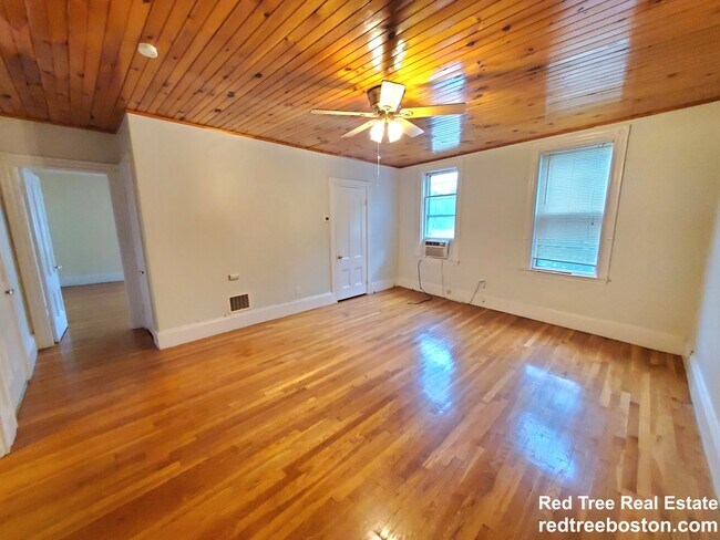 234 Cypress St, Unit 3 in Brookline, MA - Building Photo - Building Photo