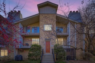 2250 Ridge Dr, Unit # 21 in Minneapolis, MN - Building Photo