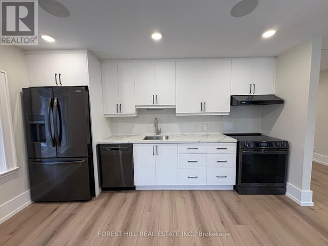 13 Thomas St in Mississauga, ON - Building Photo - Building Photo